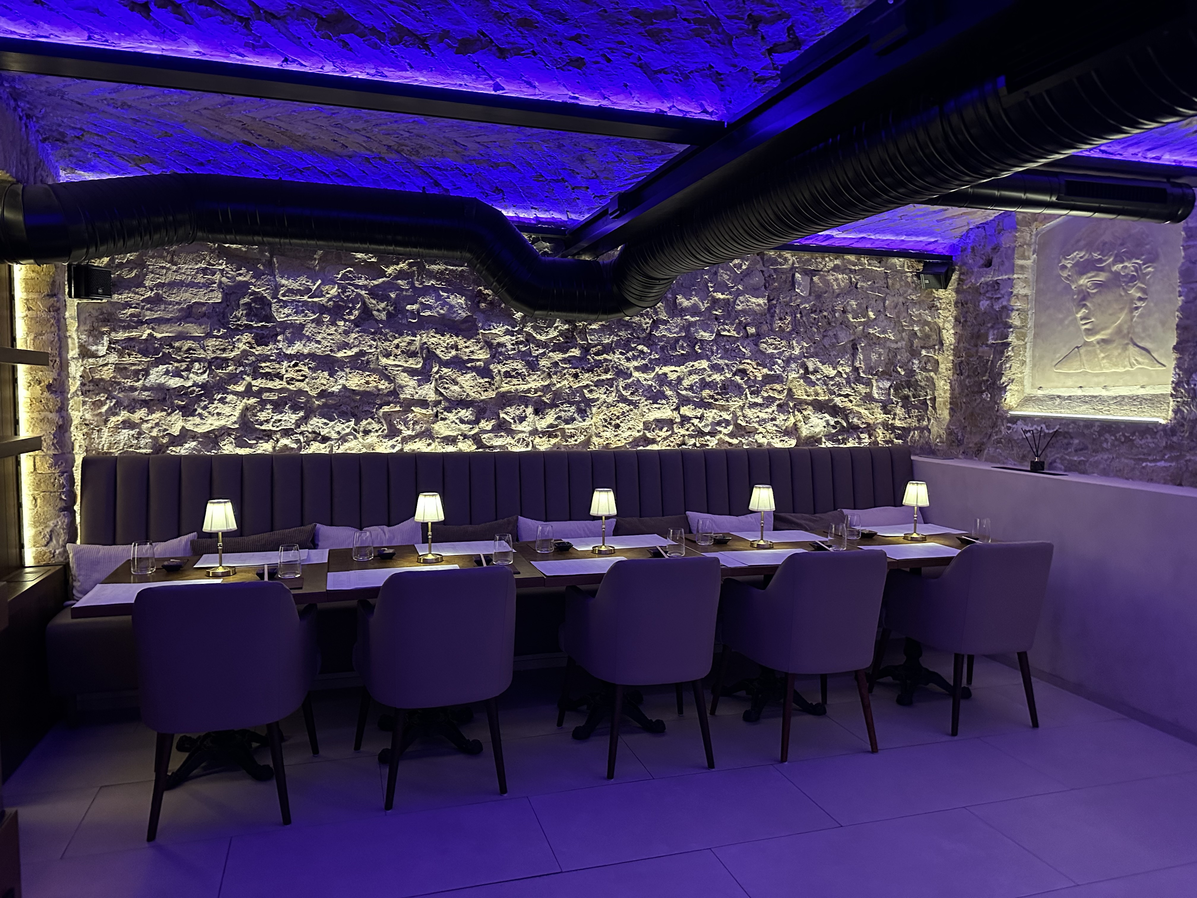 Kur spēlēt Mafiju Rīgā: mājīgas spēļu vakari restorānā Doorsea