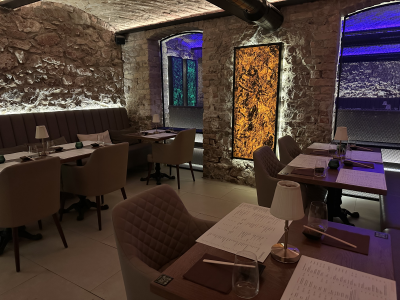 Restaurant interior: Doorsea interior