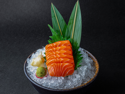 Japanese cuisine: Salmon sashimi