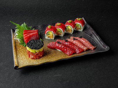Japanese cuisine: Tuna Set